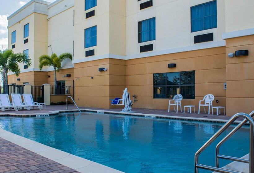 هتل Comfort Suites Vero Beach I95