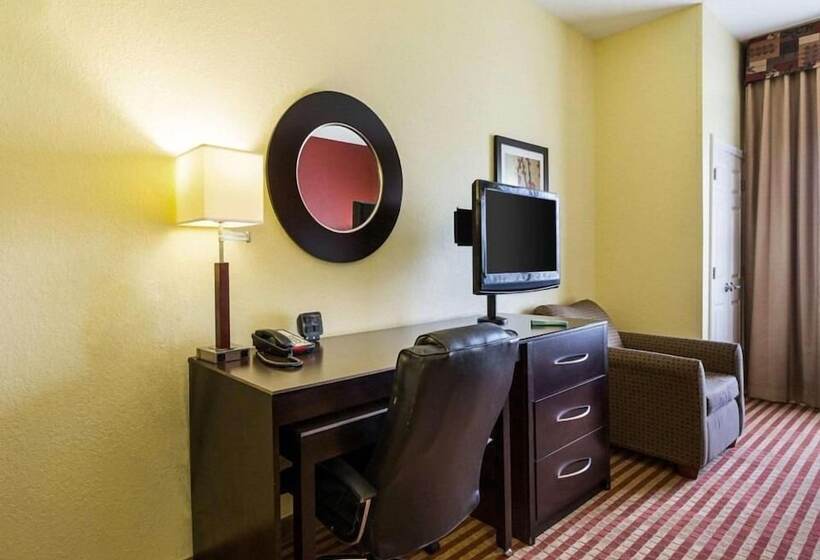 هتل Days Inn & Suites By Wyndham Houston / West Energy Corridor