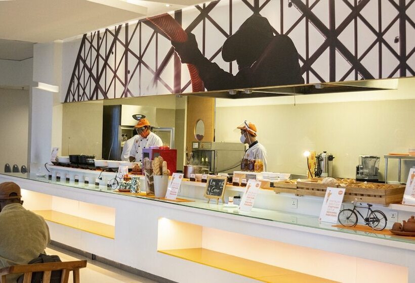 هتل Harris Suites Fx Sudirman