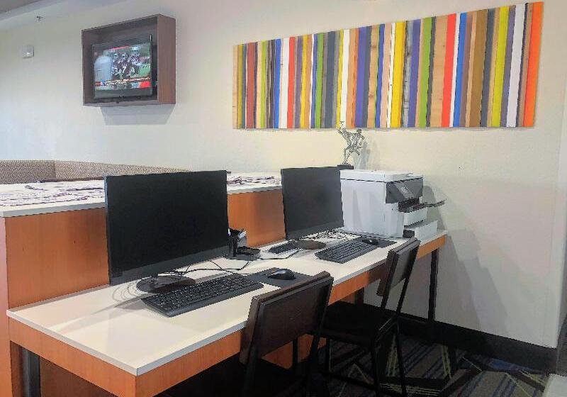 בית מלון כפרי Holiday Inn Express & Suites Hearne By Ihg