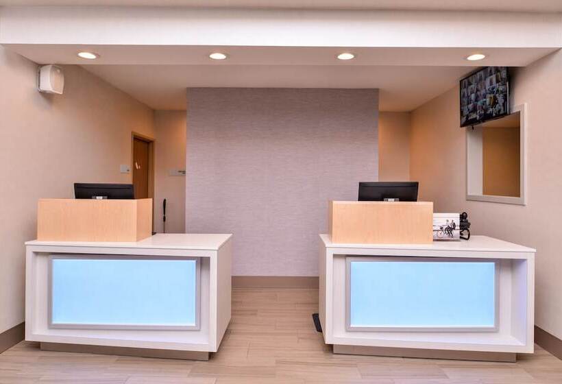 هتل Holiday Inn Express & Suites Lacey   Olympia, An Ihg