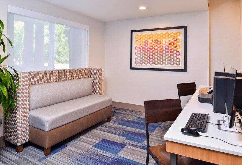 هتل Holiday Inn Express & Suites Lacey   Olympia, An Ihg