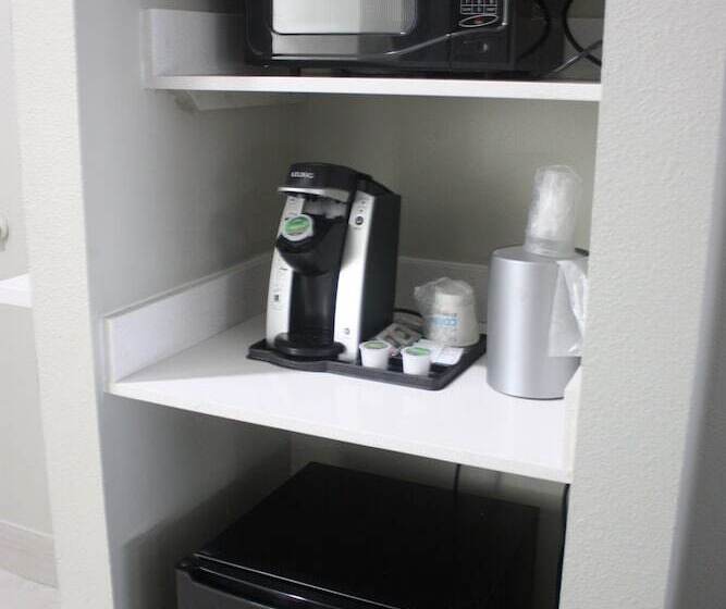 Holiday Inn Express Hotel & Suites Shamrock North By Ihg