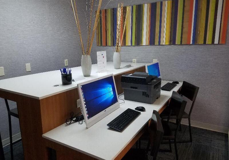 هتل Holiday Inn Express Daytona Beach   Speedway, An Ihg