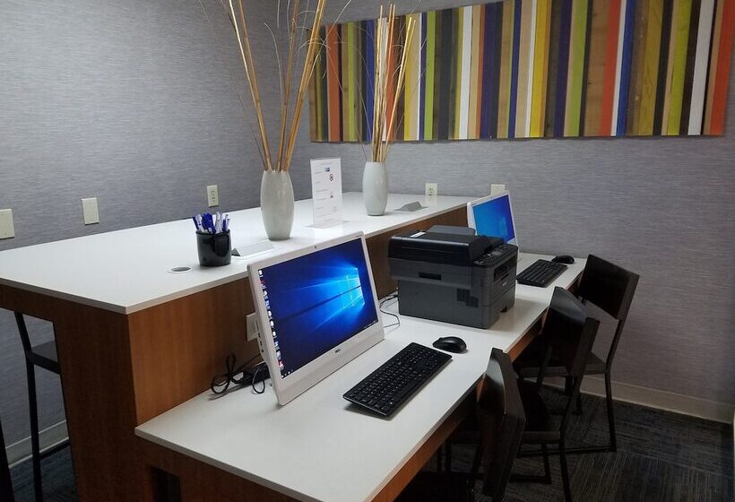 هتل Holiday Inn Express Daytona Beach   Speedway, An Ihg