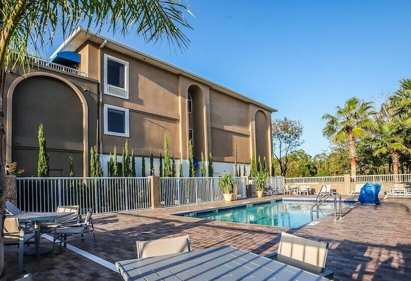 هتل Holiday Inn Express Daytona Beach   Speedway, An Ihg