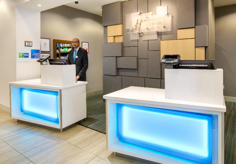 בית מלון כפרי Holiday Inn Express & Suites   Denton North, An Ihg