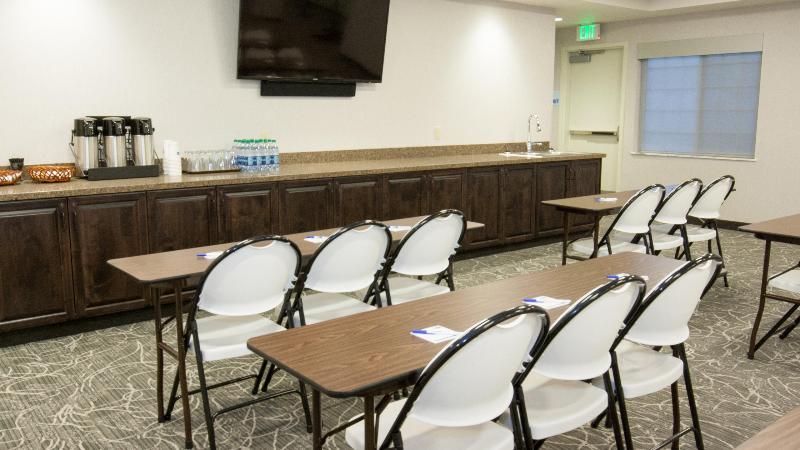 هتل Holiday Inn Express & Suites Cheney, An Ihg