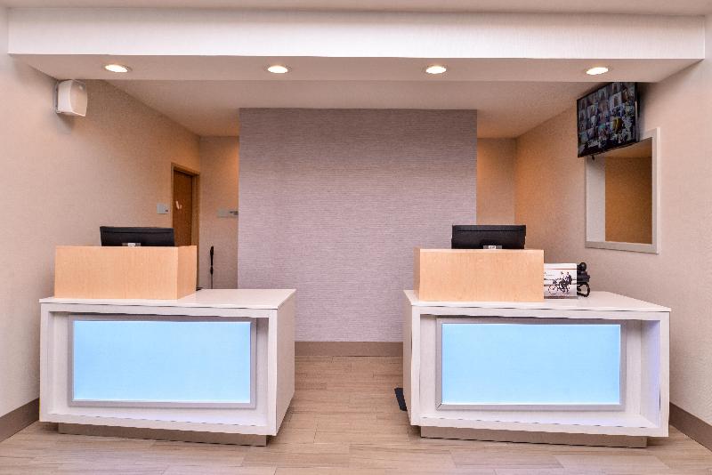هتل Holiday Inn Express & Suites Lacey   Olympia, An Ihg