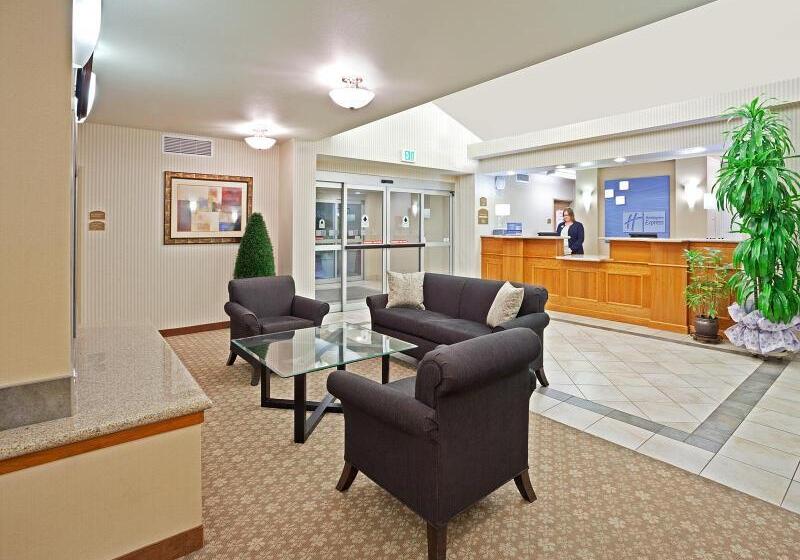 هتل Holiday Inn Express & Suites Lacey   Olympia, An Ihg