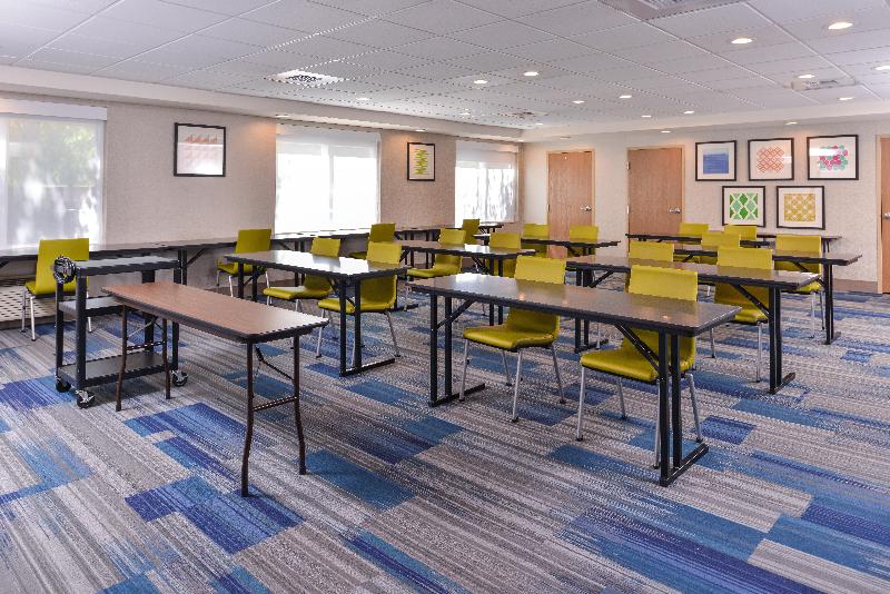 هتل Holiday Inn Express & Suites Lacey   Olympia, An Ihg