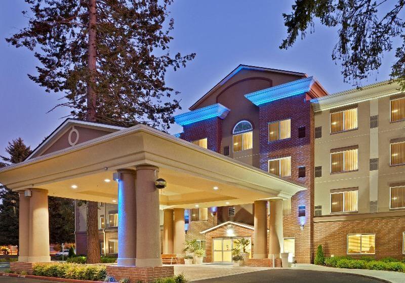 هتل Holiday Inn Express & Suites Lacey   Olympia, An Ihg
