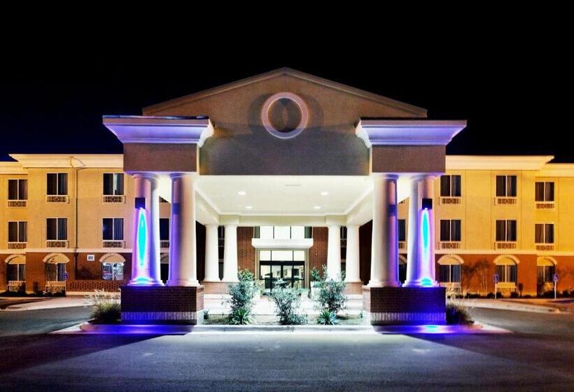 Отель Holiday Inn Express & Suites Ozona, An Ihg