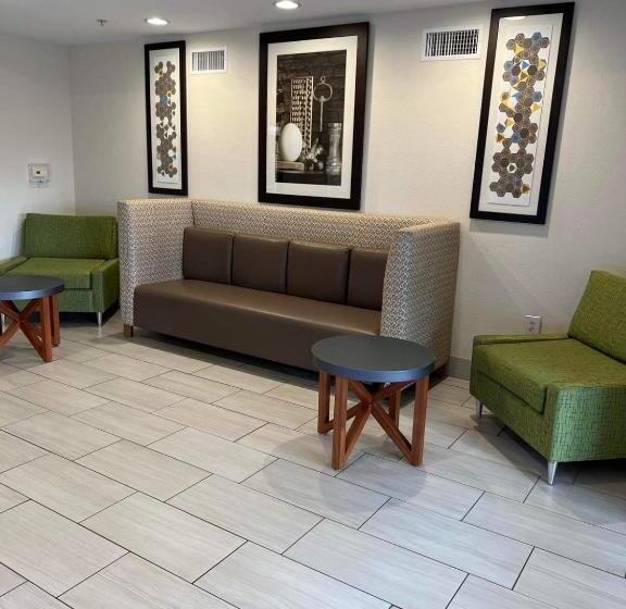 Отель Holiday Inn Express & Suites Ozona, An Ihg