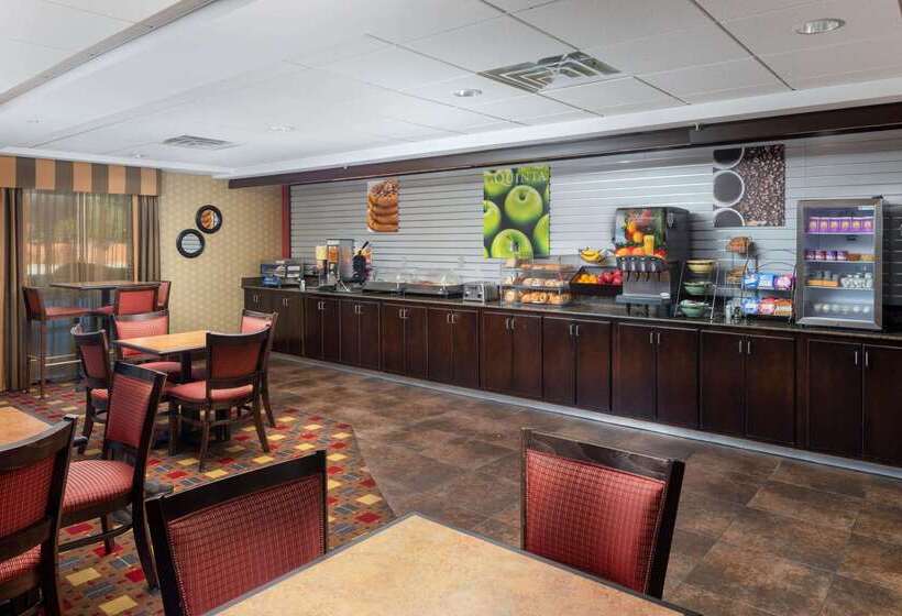 هتل La Quinta By Wyndham Warner Robins   Robins Afb