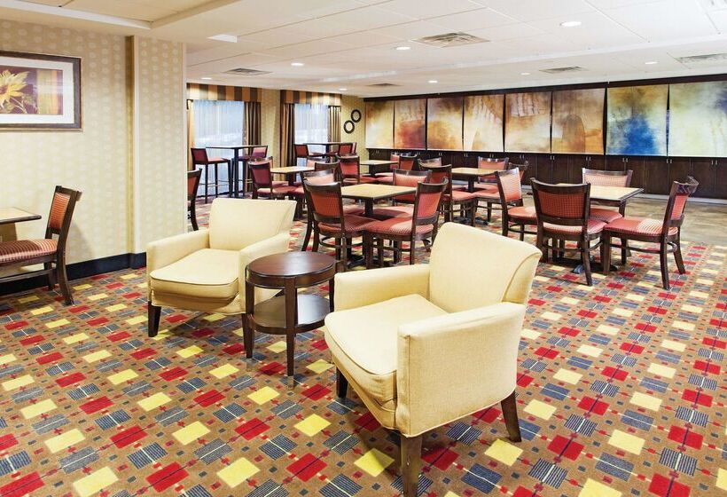 هتل La Quinta By Wyndham Warner Robins   Robins Afb
