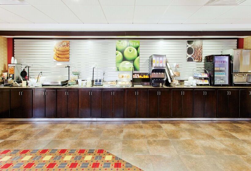 هتل La Quinta By Wyndham Warner Robins   Robins Afb