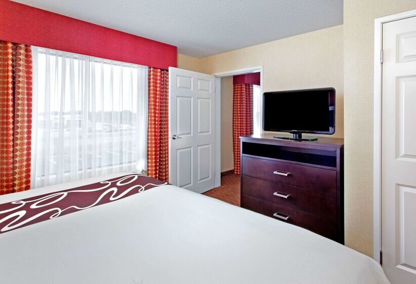هتل La Quinta By Wyndham Warner Robins   Robins Afb