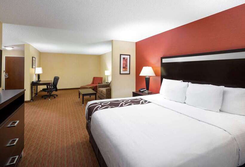 هتل La Quinta By Wyndham Warner Robins   Robins Afb