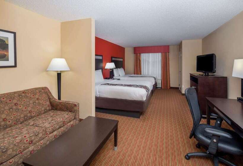 هتل La Quinta By Wyndham Warner Robins   Robins Afb