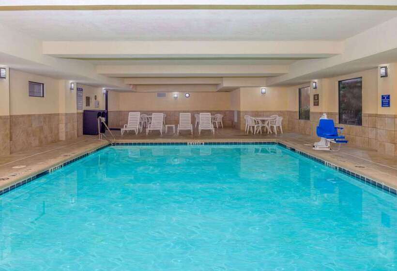 هتل La Quinta By Wyndham Warner Robins   Robins Afb