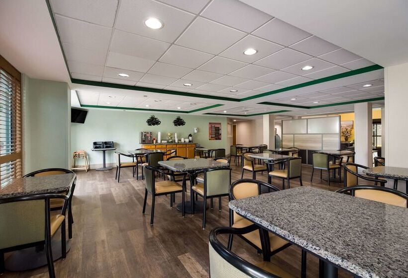 هتل Quality Inn & Suites