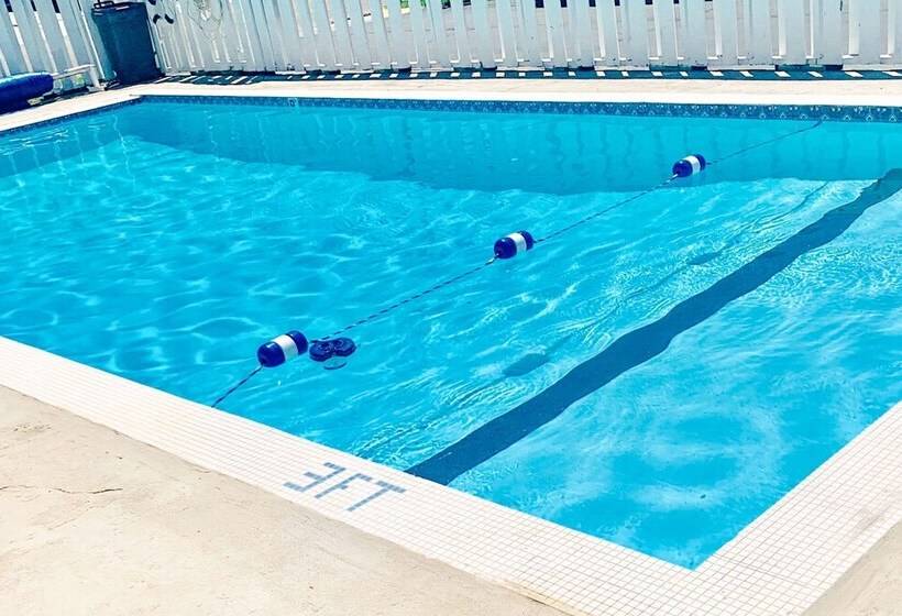 בית מלון כפרי Rodeway Inn & Suites Sheridan