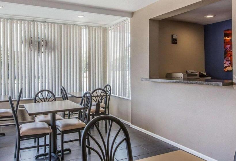 בית מלון כפרי Rodeway Inn & Suites Sheridan