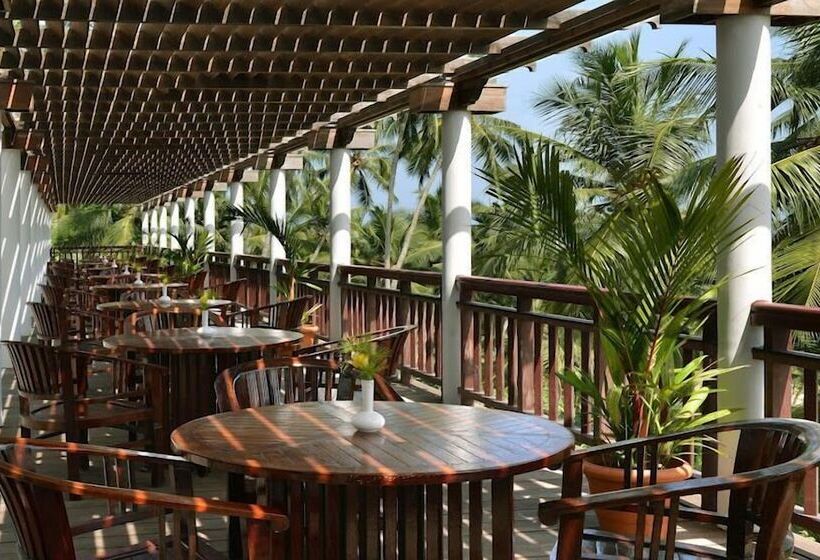 فندق Gokulam Grand Turtle On The Beach