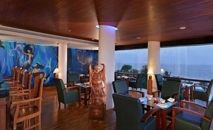 فندق Gokulam Grand Turtle On The Beach