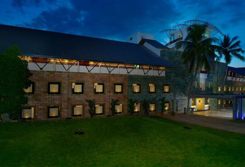 فندق Gokulam Grand Turtle On The Beach