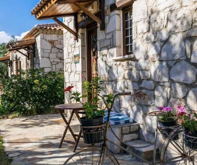 Kavos Psarou Studios & Apartments
