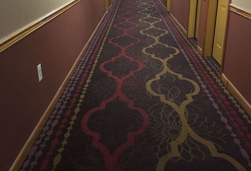 هتل Red Roof Inn & Suites Clinton, Ms
