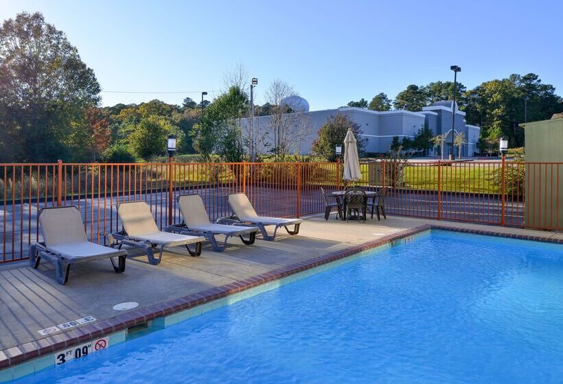 هتل Red Roof Inn & Suites Clinton, Ms