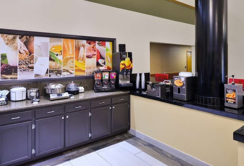 هتل Red Roof Inn & Suites Clinton, Ms