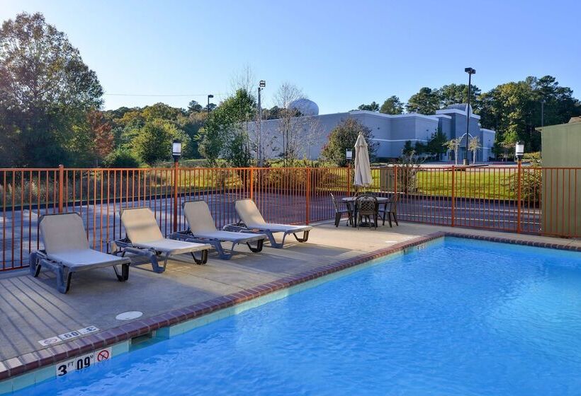 هتل Red Roof Inn & Suites Clinton, Ms
