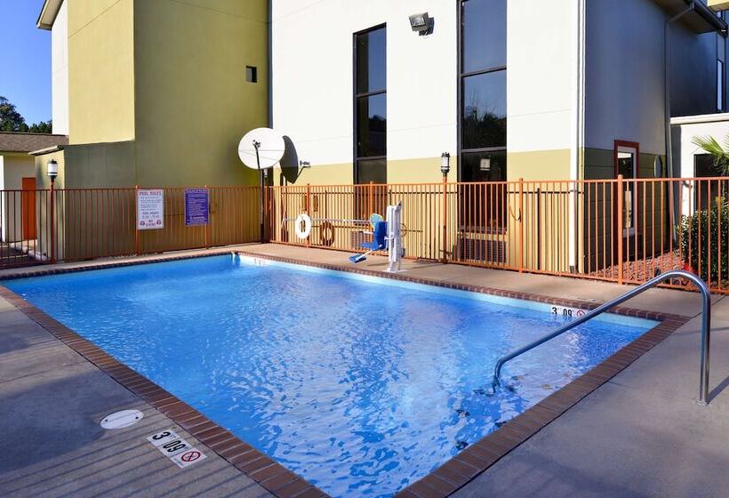 هتل Red Roof Inn & Suites Clinton, Ms