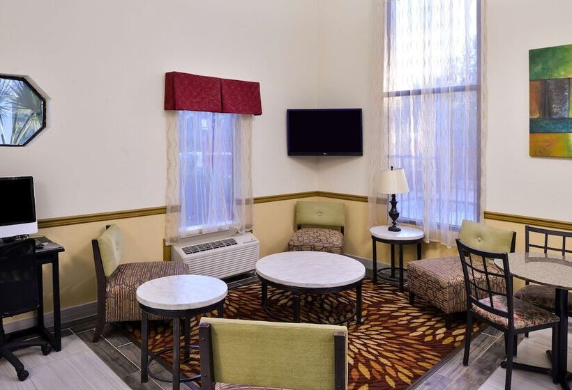 هتل Red Roof Inn & Suites Clinton, Ms