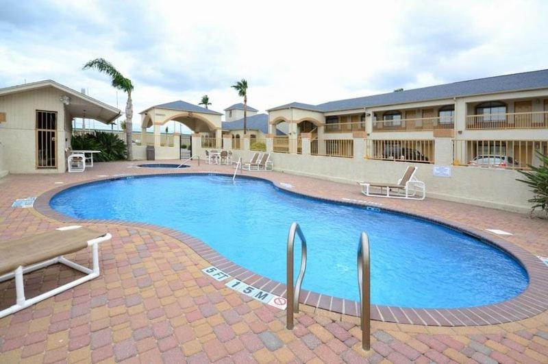هتل Americas Best Value Inn & Suites San Benito