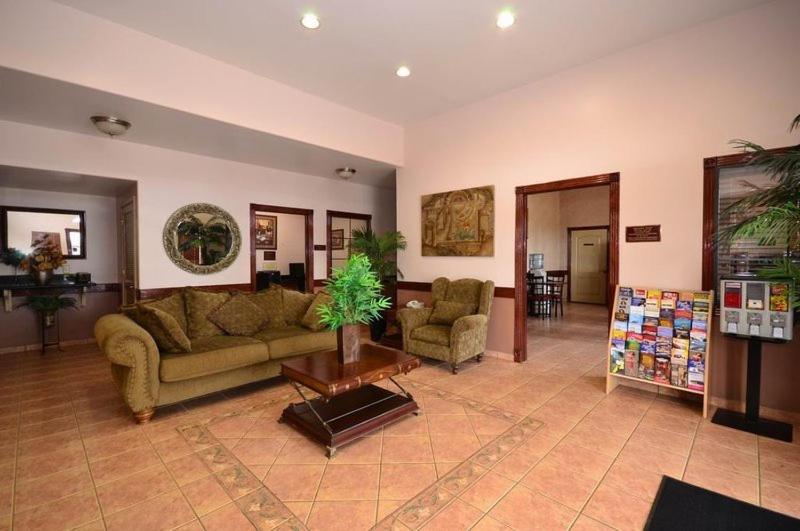 هتل Americas Best Value Inn & Suites San Benito