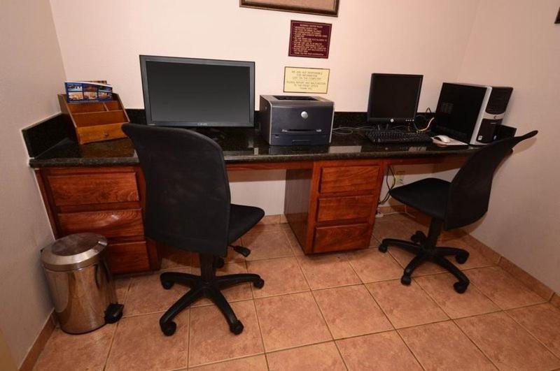 هتل Americas Best Value Inn & Suites San Benito