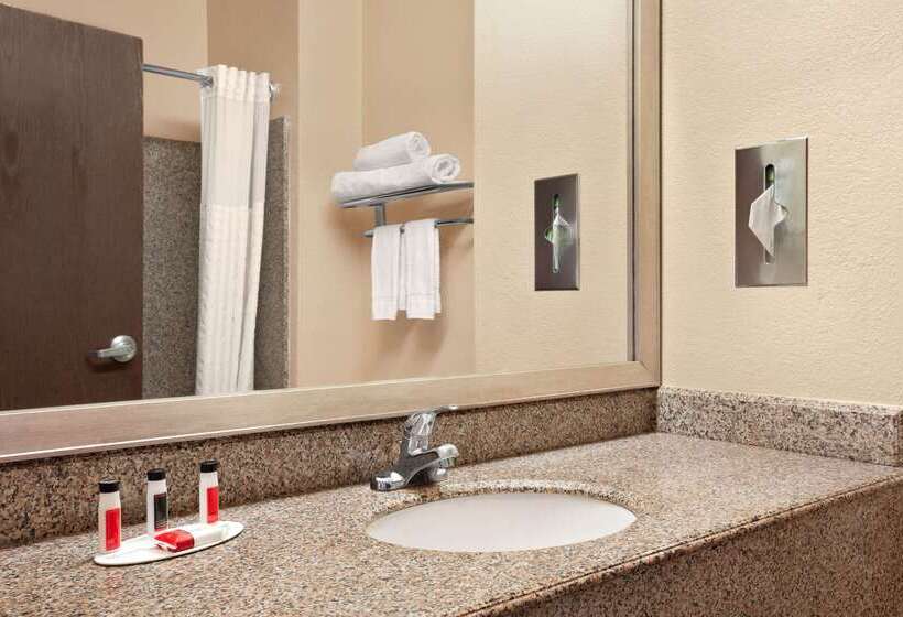 בית מלון כפרי Baymont By Wyndham Clute Lake Jackson