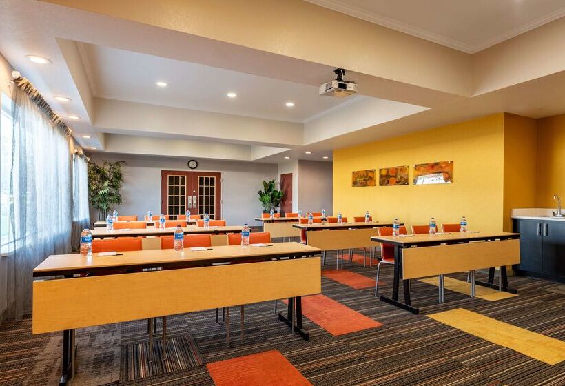בית מלון כפרי Best Western Auburndale Inn & Suites