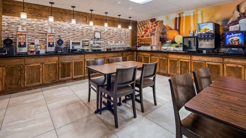 Отель Best Western Inn At Blakeslee Pocono