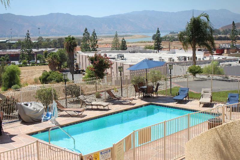Отель Best Western Plus Lake Elsinore Inn & Suites