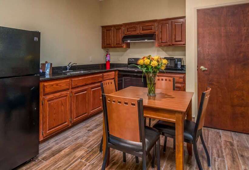 호텔 Best Western Plus Shamrock Inn & Suites