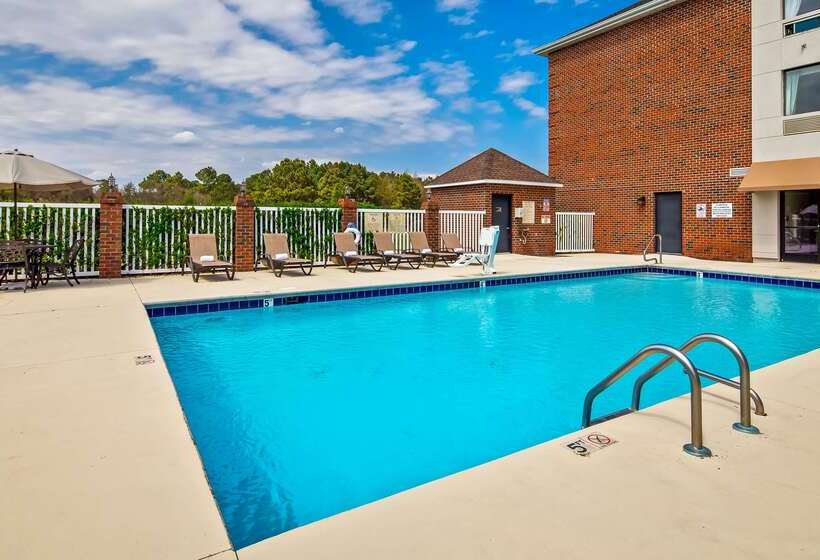 בית מלון כפרי Best Western Plus Silver Creek Inn