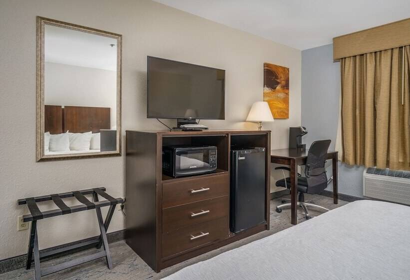 בית מלון כפרי Best Western Plus Silver Creek Inn