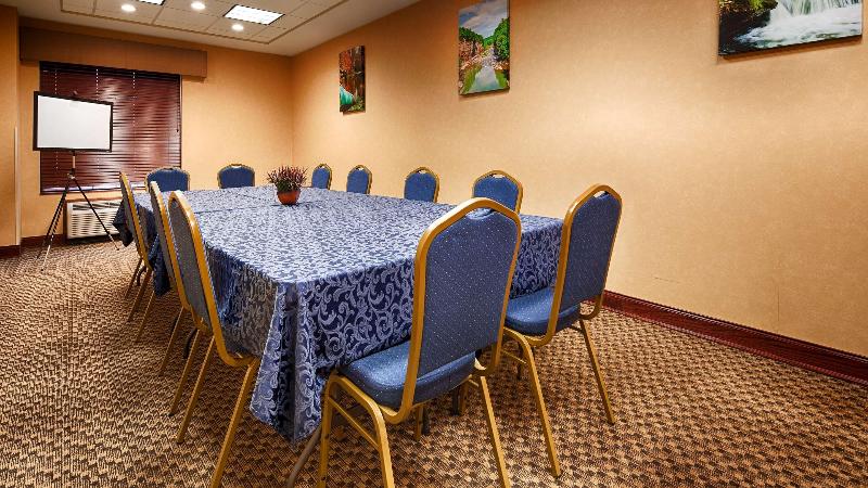 בית מלון כפרי Best Western Plus Victor Inn & Suites