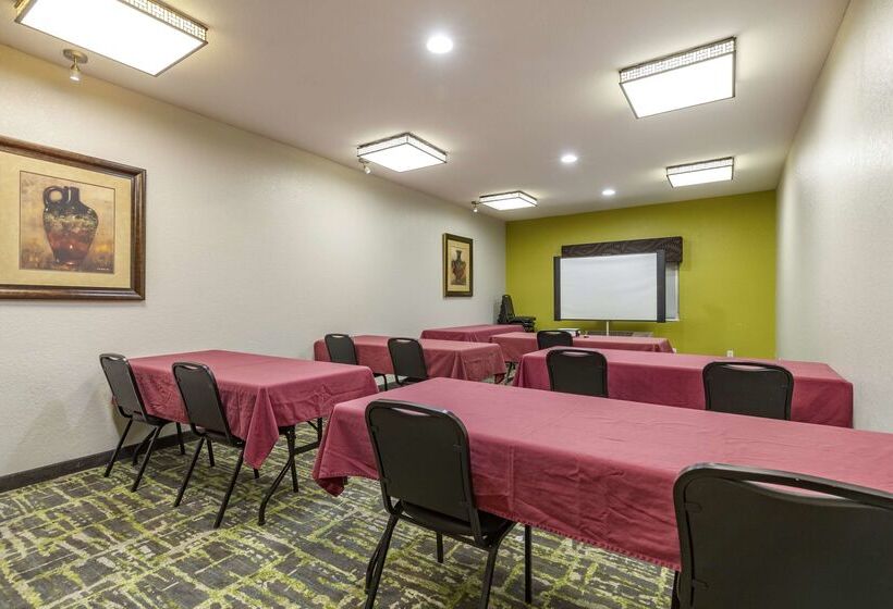 هتل Best Western Plus Victoria Inn & Suites